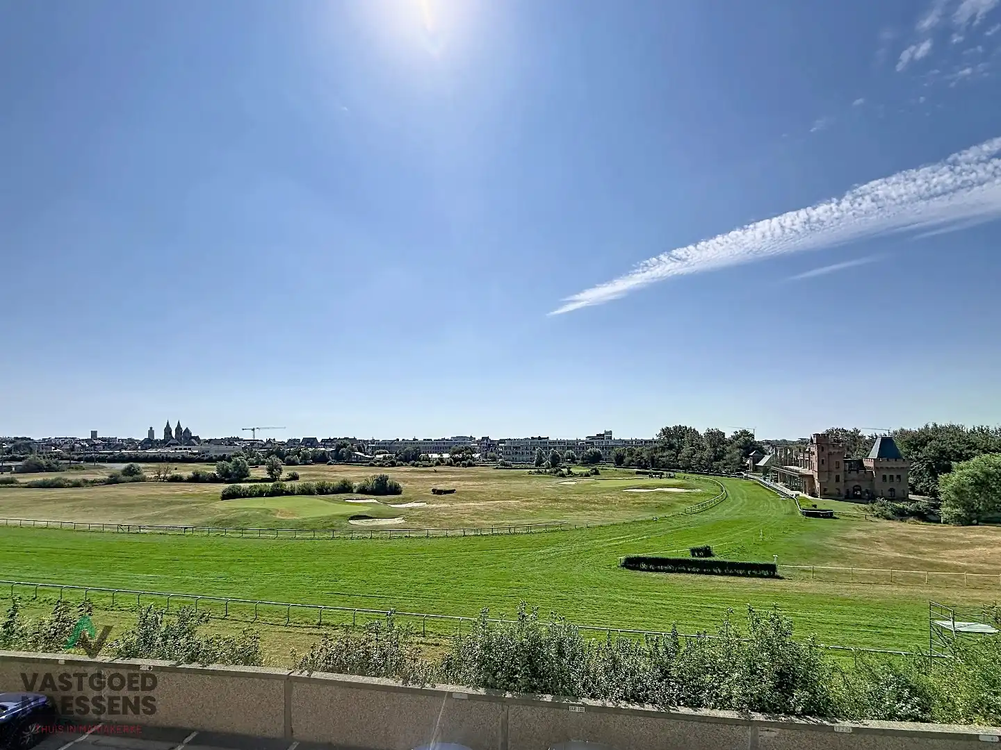 SCHITTEREND VERNIEUWD HOEKAPPARTEMENT – 2 SLPK – TERRASSEN – ZEEZICHT EN ZICHT OP GOLF foto 14