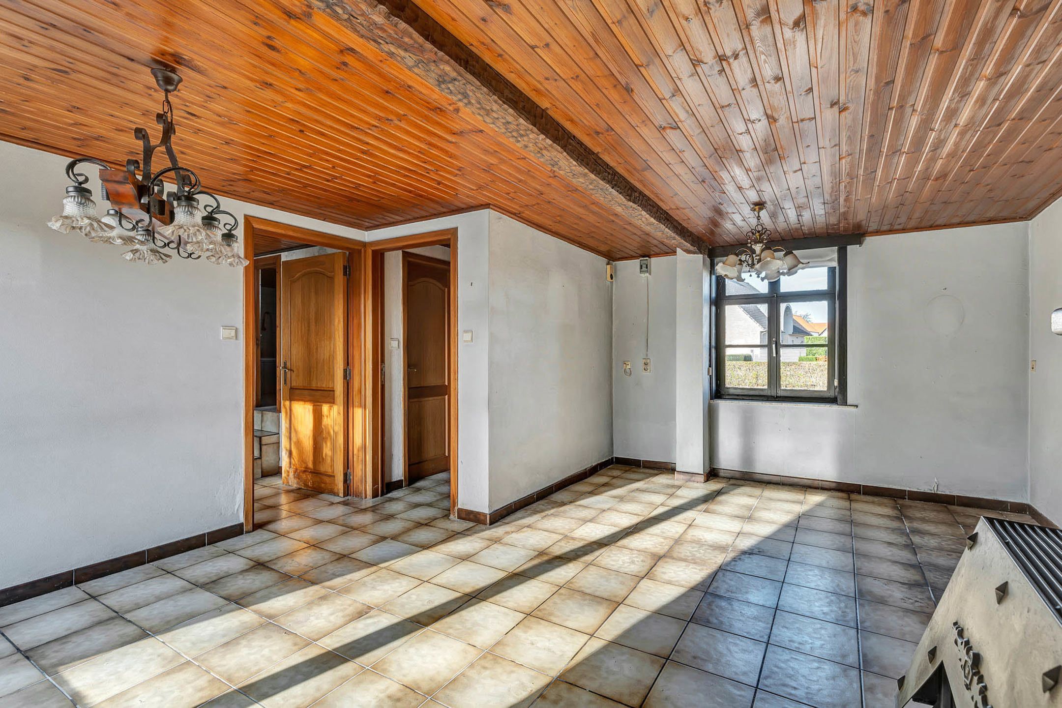 Volledig te renoveren/af te breken woning met (ver)bouwmogelijkheden foto 4