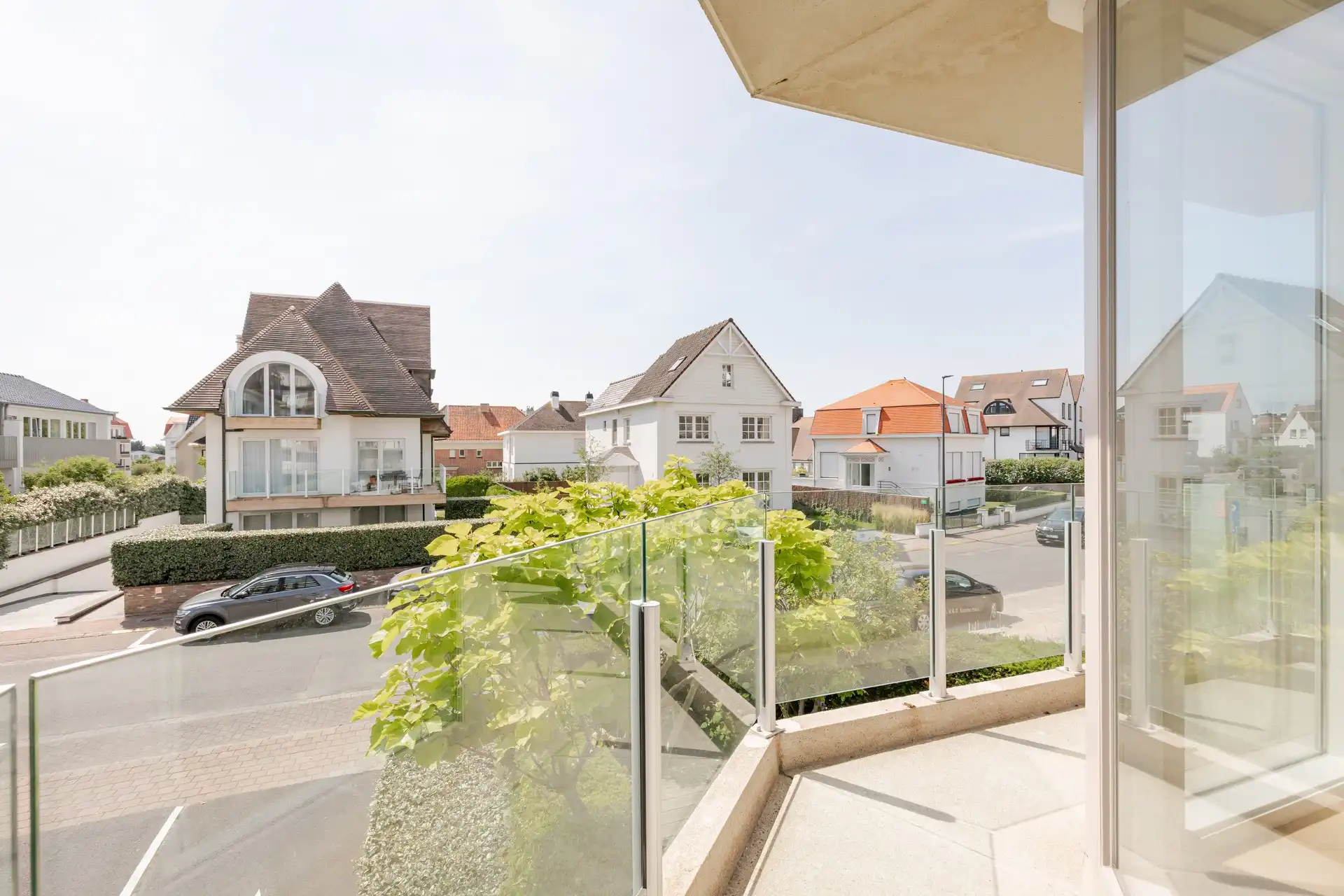 Prachtig gerenoveerd appartement in villaresidentie te Duinbergen foto 3
