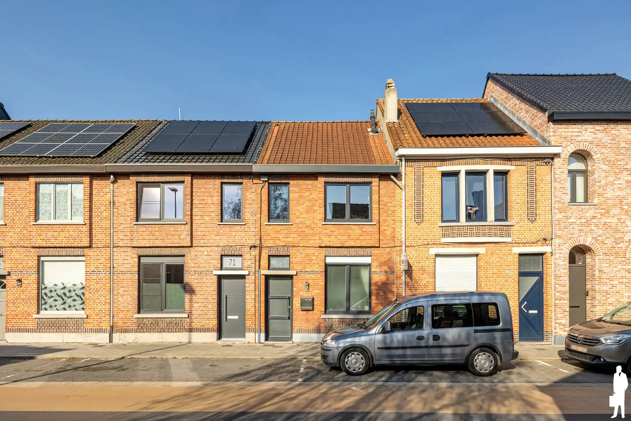 Instapklare woning met 3 slpk &  tuin met achteruitweg foto {{pictureIndex}}