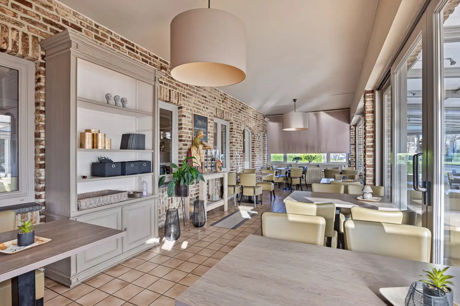 Bedrijfspand met woonst op perceel met commerciële mogelijkheden (ca. 38a) foto 19