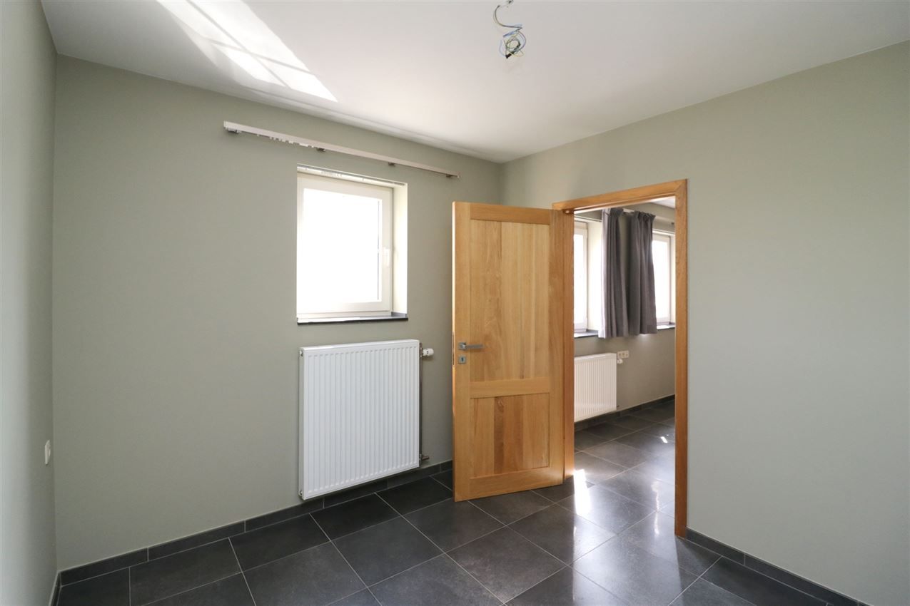 Recente woning met vier slpk, tuin, garage op rustige locatie foto 31