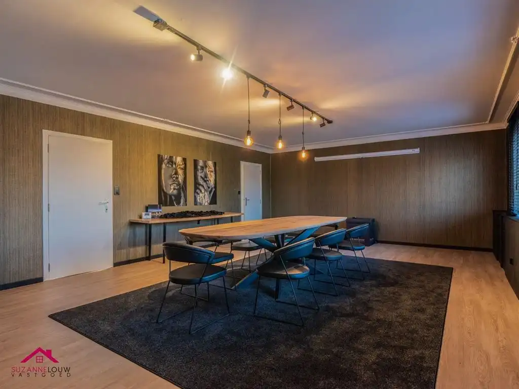 Zeer ruim appartement met 3 slaapkamers foto 13