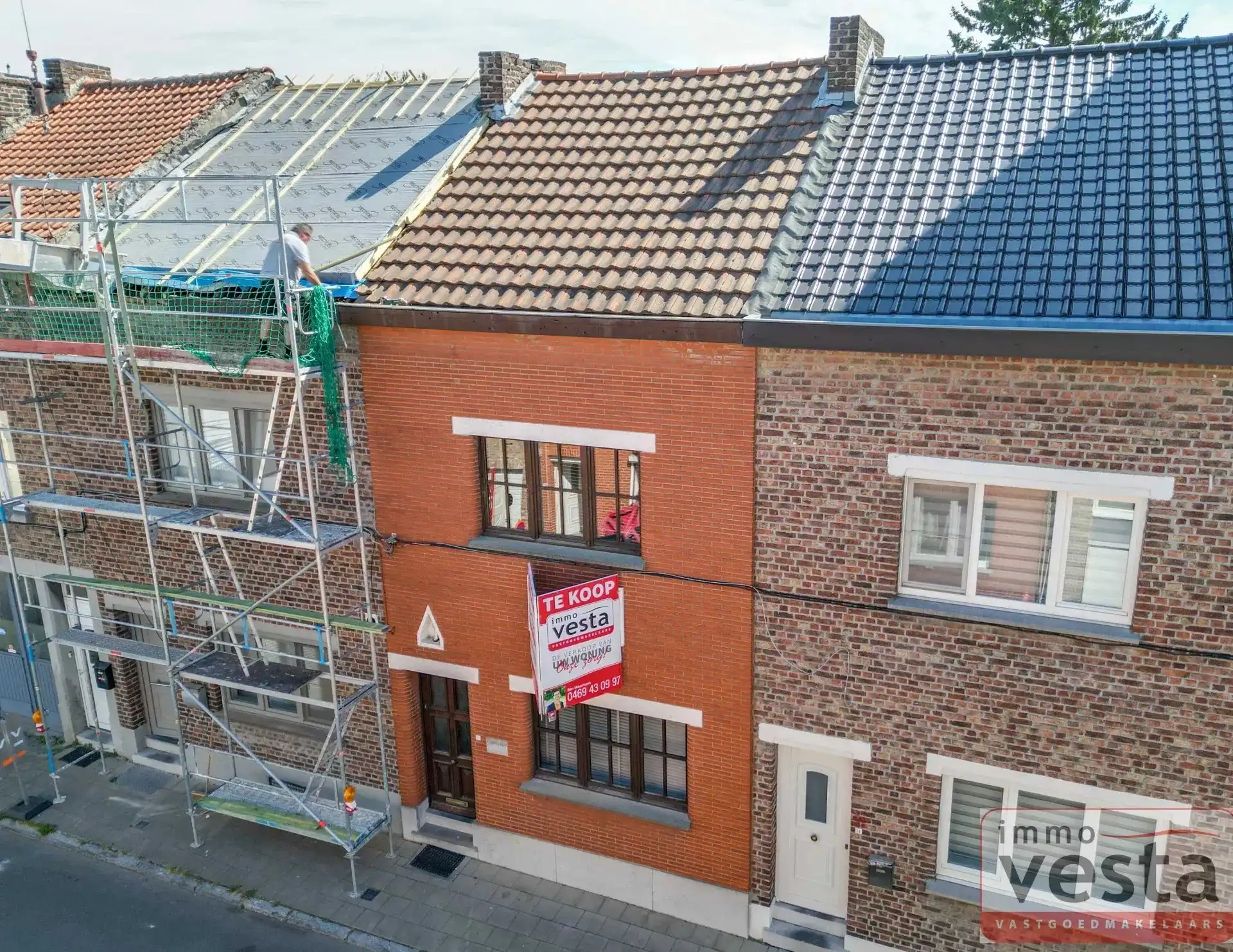 Ruime, te renoveren stadswoning met grote tuin foto 2