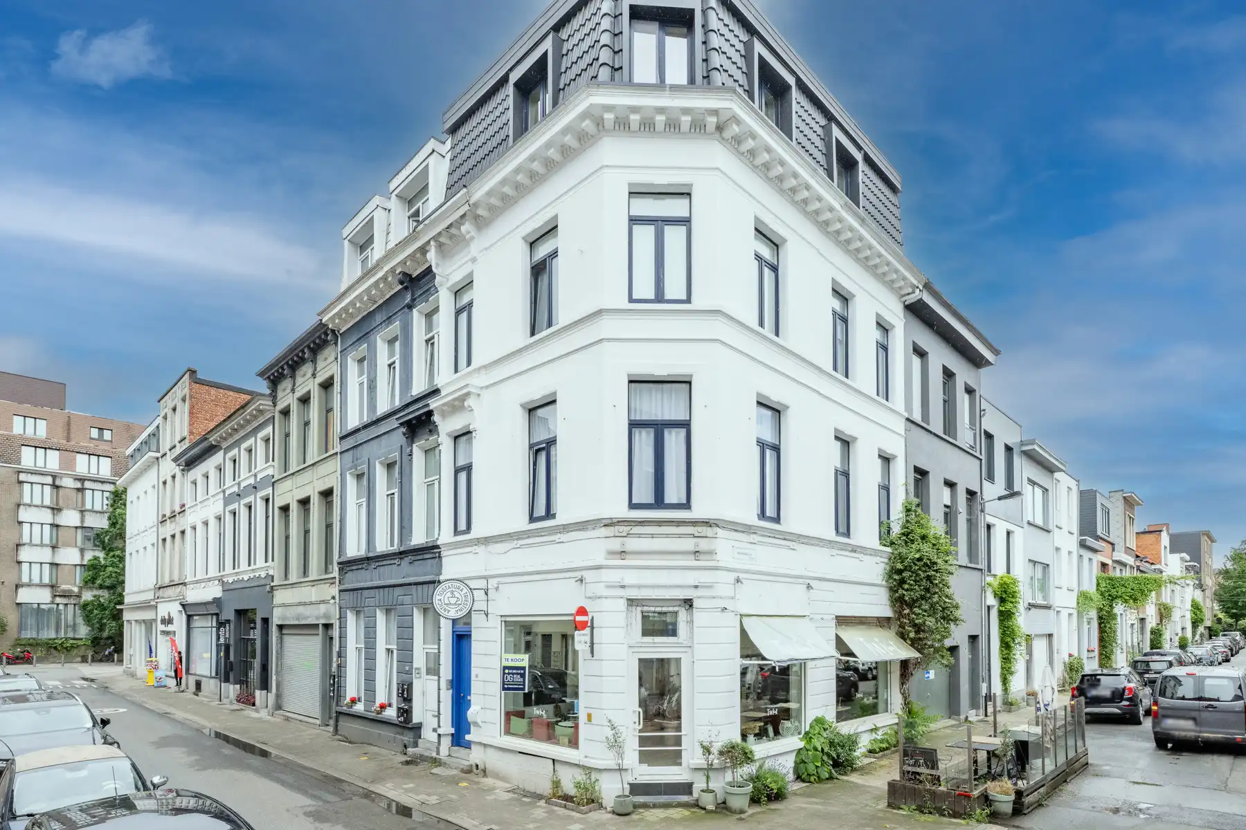 Instapklaar en volledig gerenoveerd hoekpand  in Antwerpen. foto 12