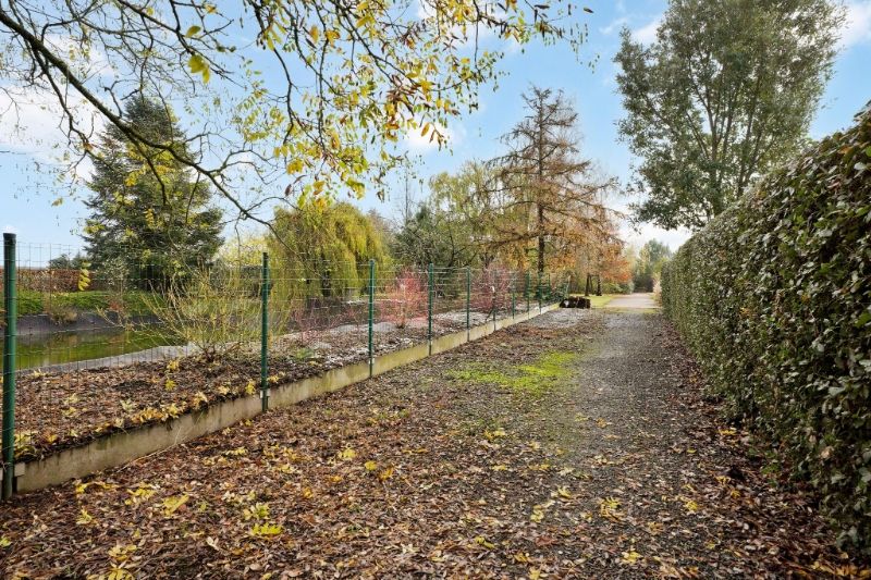 Landelijke woning met loods foto 19