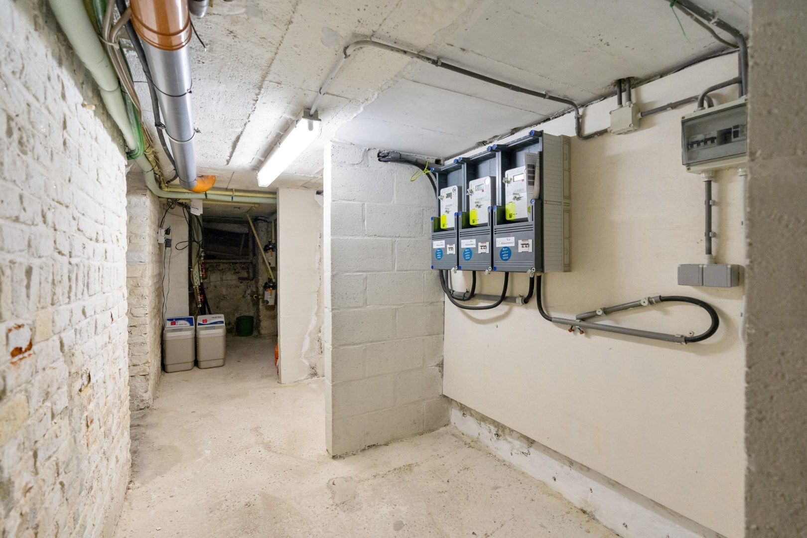 Statige herenwoning met tuin, herbestemd tot meergezinswoning met twee wooneenheden en garages in het centrum van Hoeselt foto 30