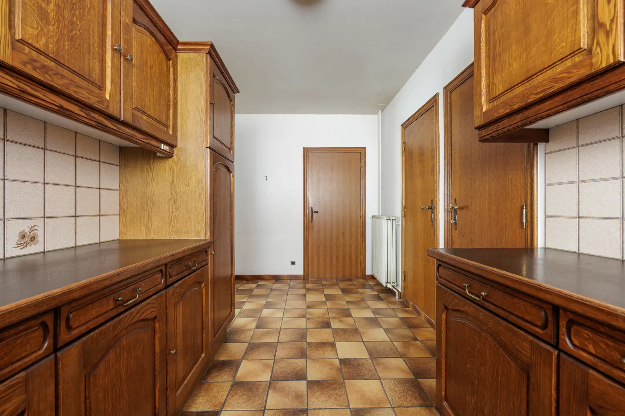 Te renoveren 3slpk-woning met 2 garages & tuin nabij centrum foto 8