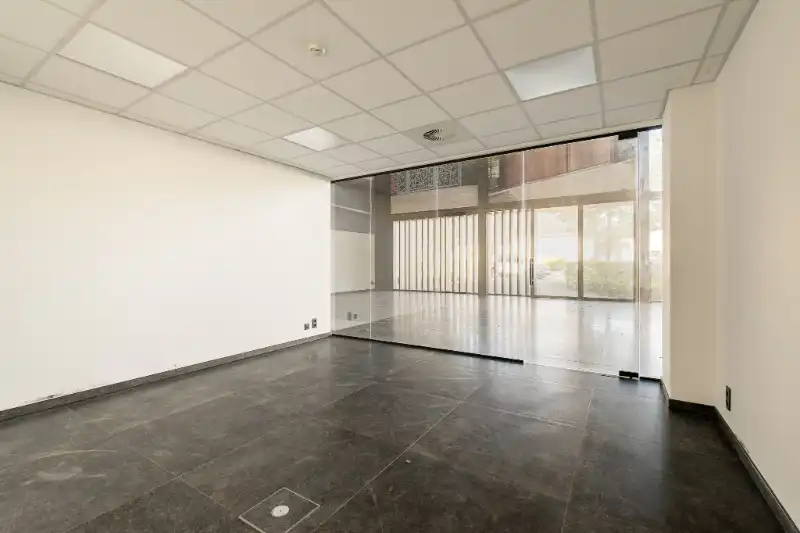 Moderne bedrijfsruimte met kantoren, showroom en loods in Bellegem (bedrijventerrein Emdeka) foto 7