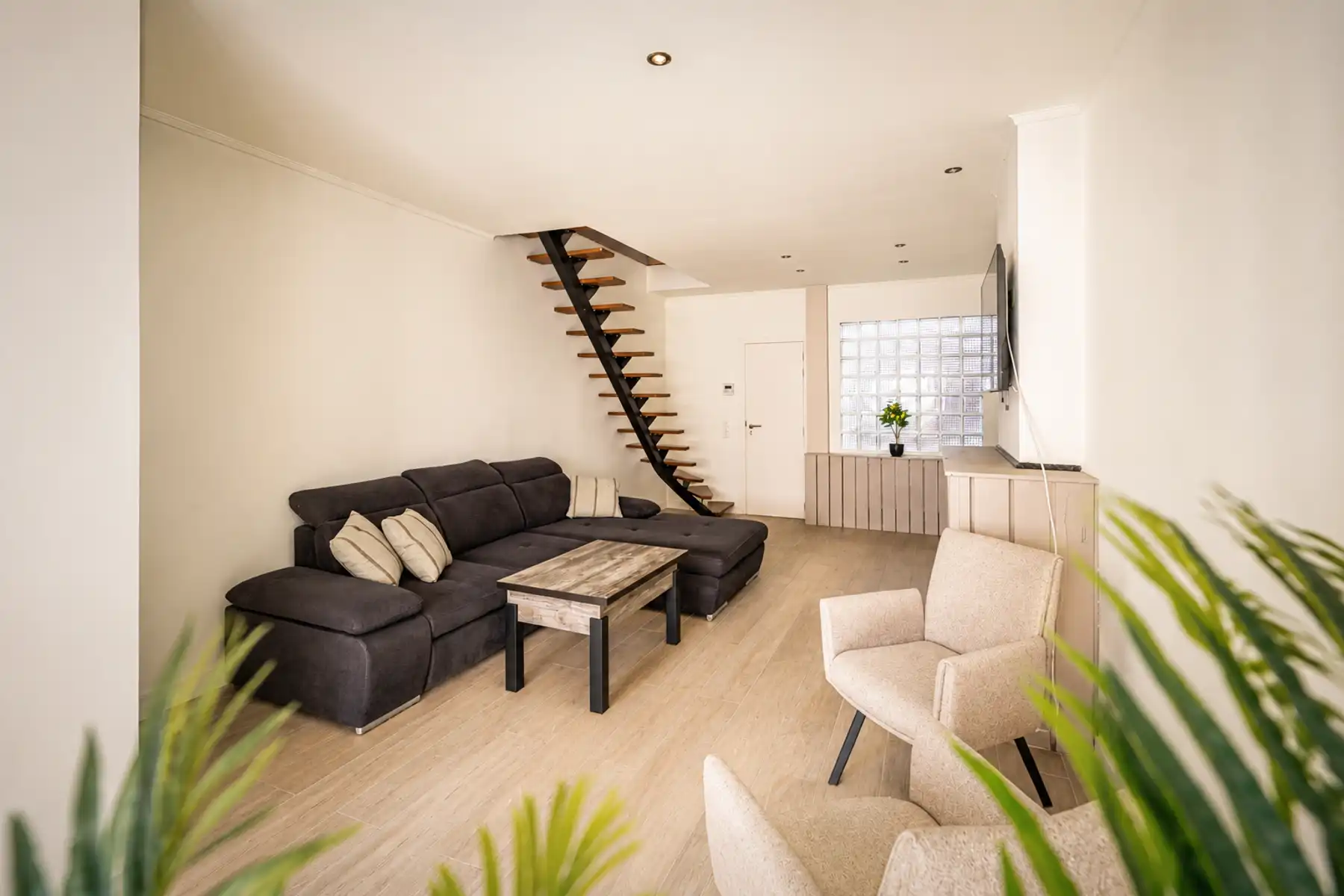 Lichtrijke, gerenoveerde woning in Boom foto 8