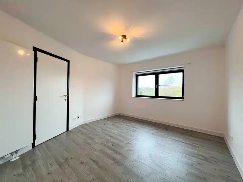 Gerenoveerde woning te huur met 4 slaapkamers te Vlamertinge! foto 12