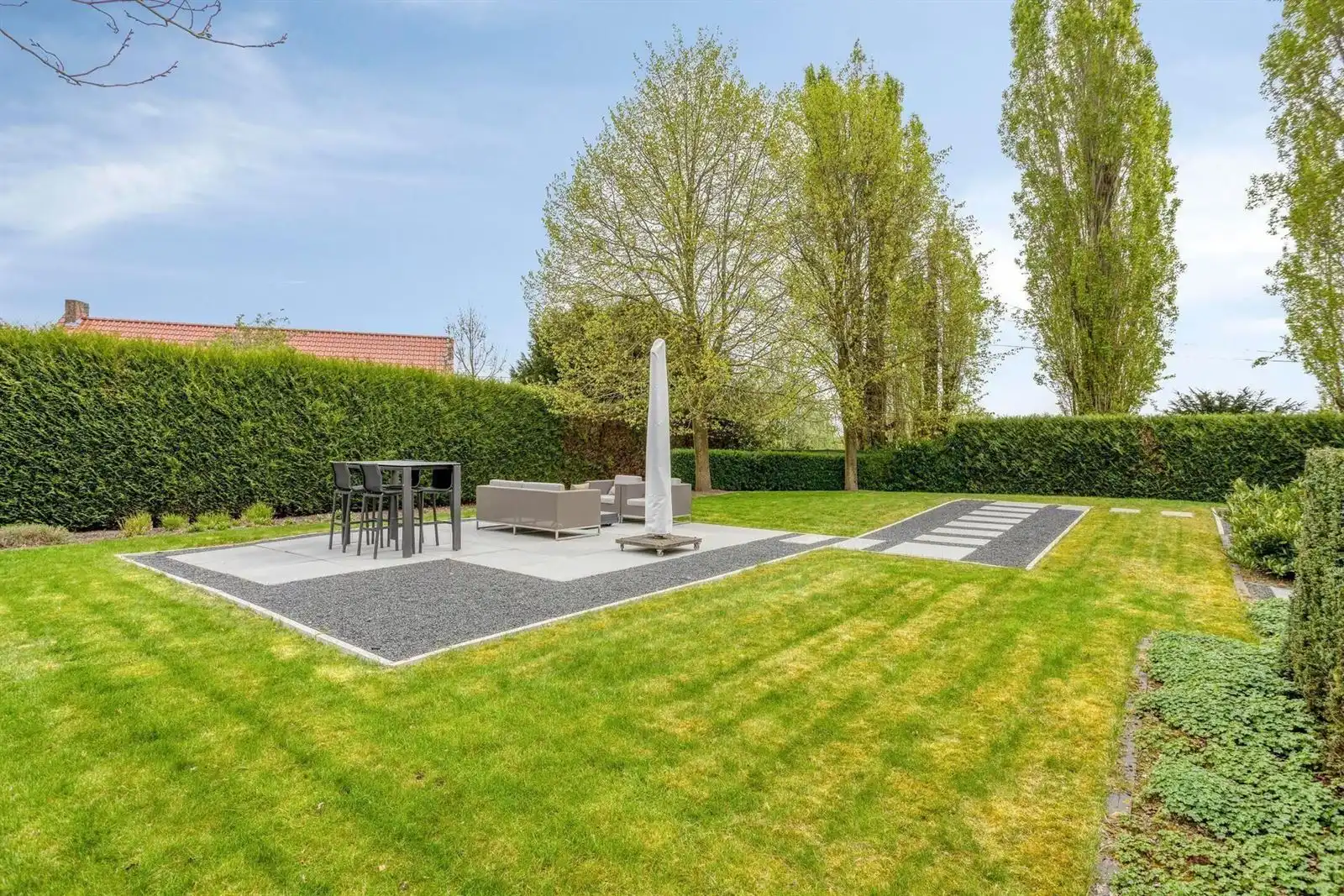 Villa met 5 slaapkamers ,terras en tuin foto 28
