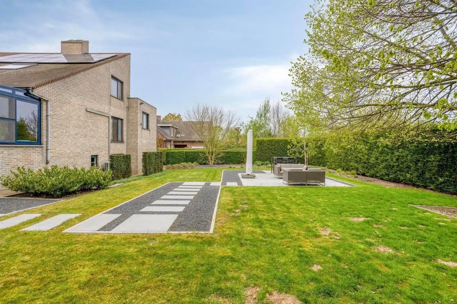 Alleenstaande villa  met 4 slaapkamers en tuin  foto 28