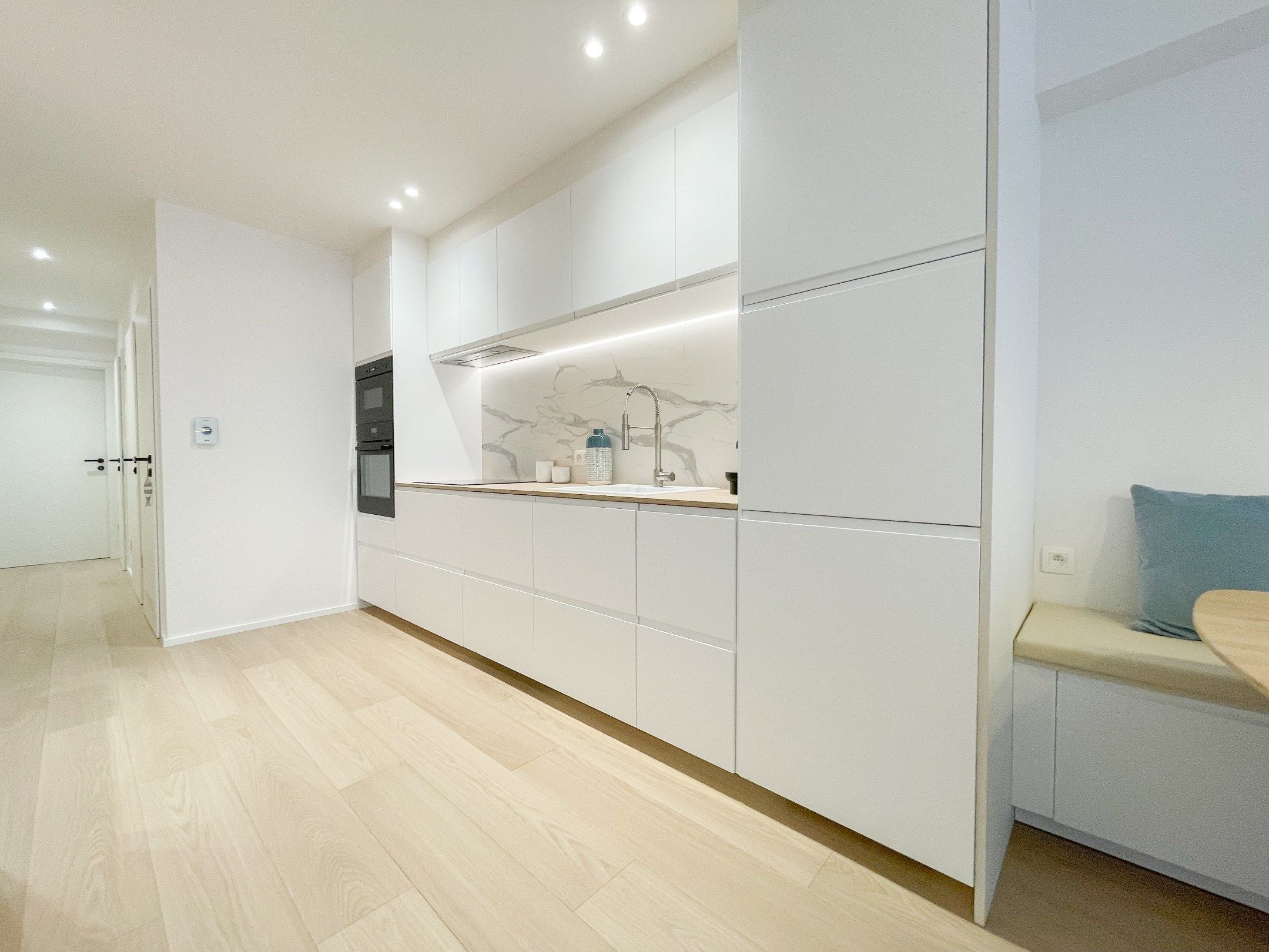 Tijdloos volledig gerenoveerd appartement gelegen nabij het Driehoeksplein en de Zeedijk. foto 5