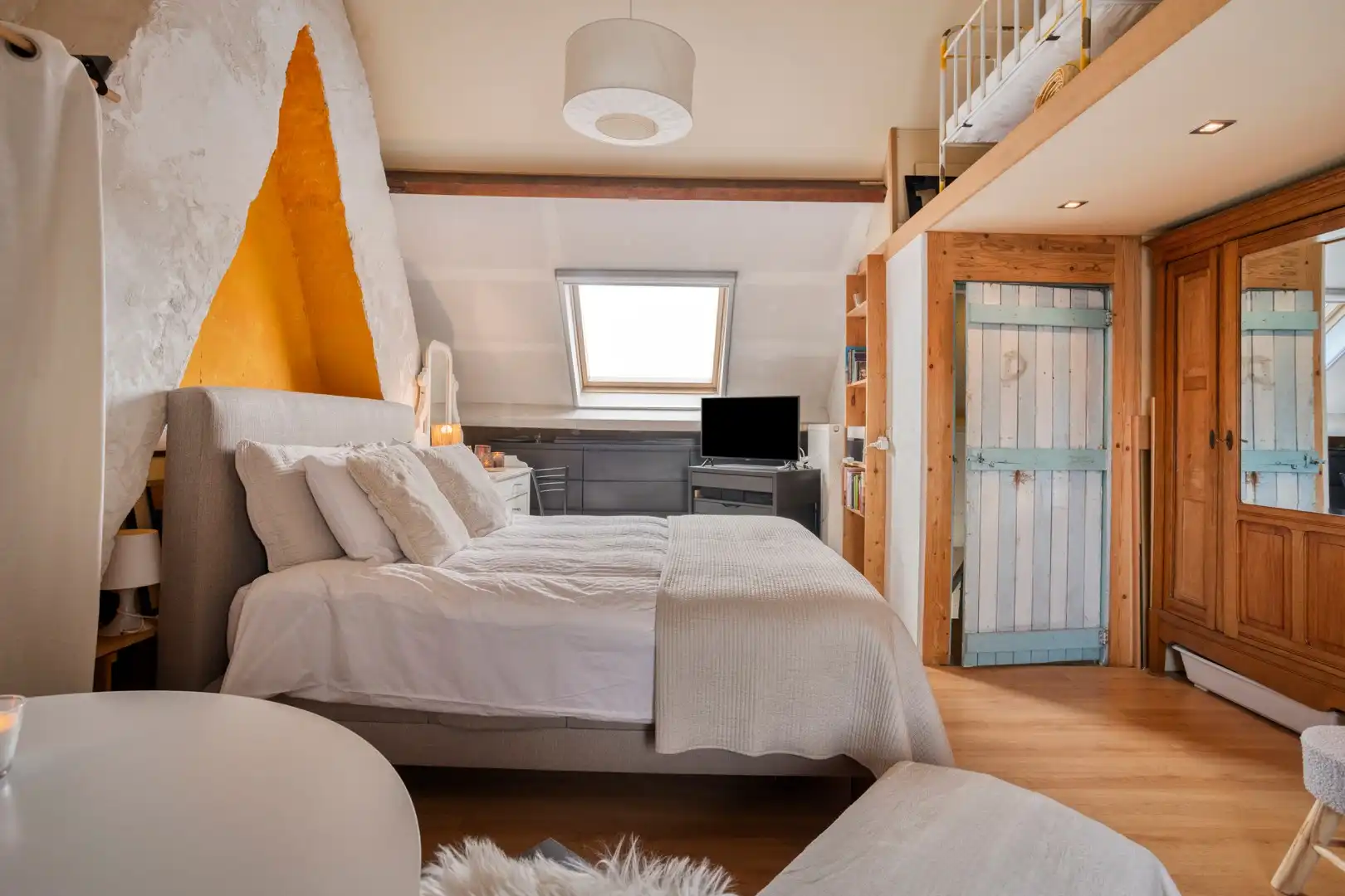 Bijzonder charmante en karaktervolle gerenoveerde woning met 4 slaapkamers, diepe tuin en handelsmogelijkheid foto 20