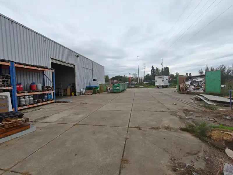 Magazijn met kantoren en ruime buitenopslag langs de A12 foto 3