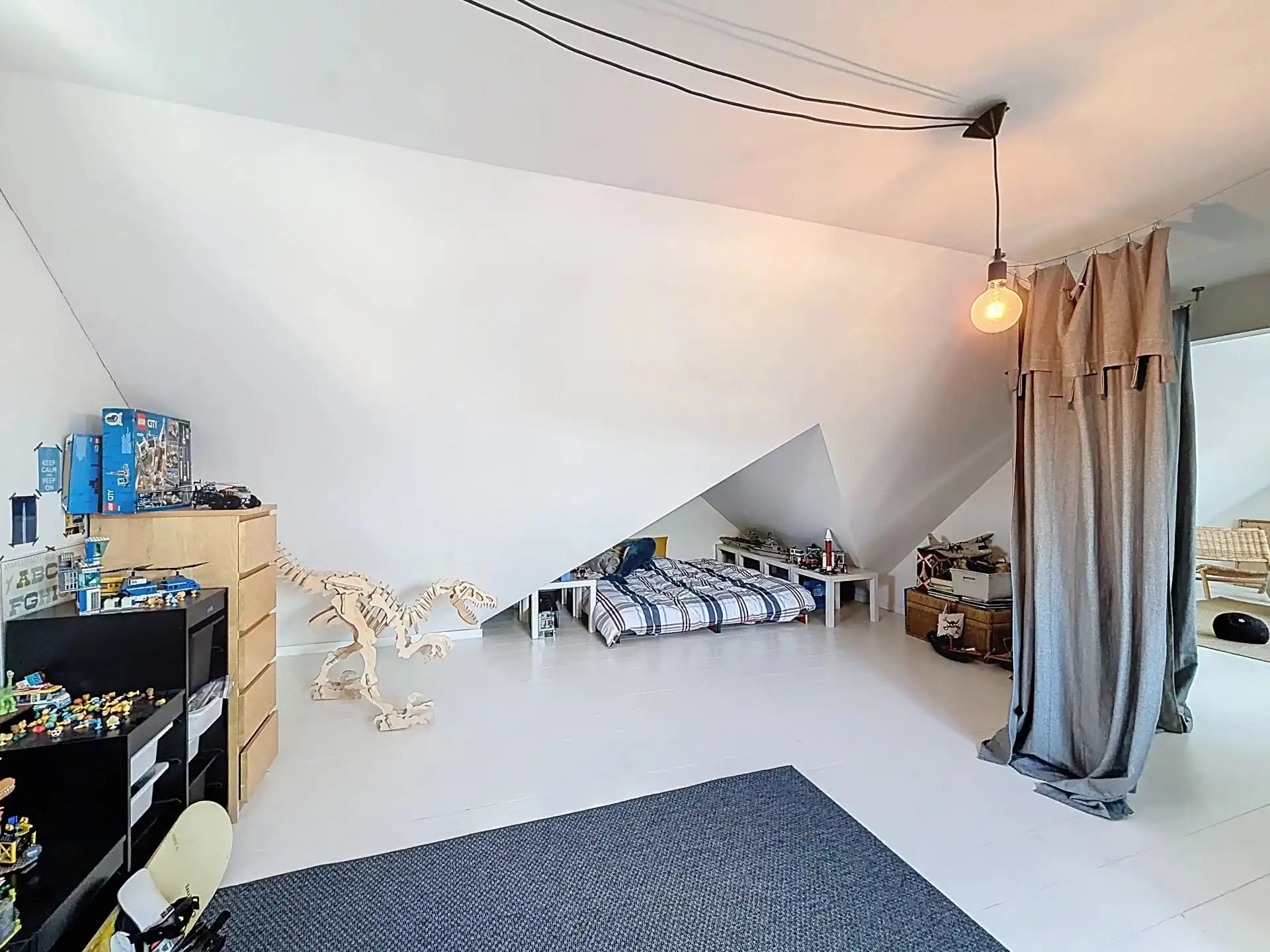 Prachtige luxueus ingerichte woning met 4 slaapkamers en 2 badkamers op een mooi perceel met bijgebouw. foto 34