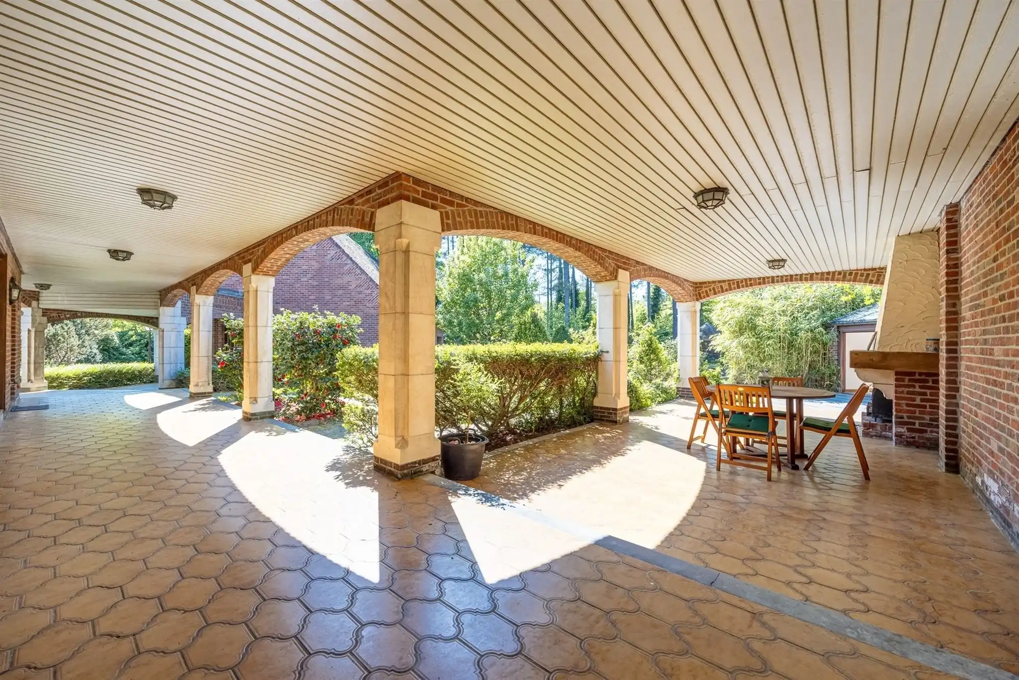 Villa met bijgebouwen op prachtig perceel foto 24