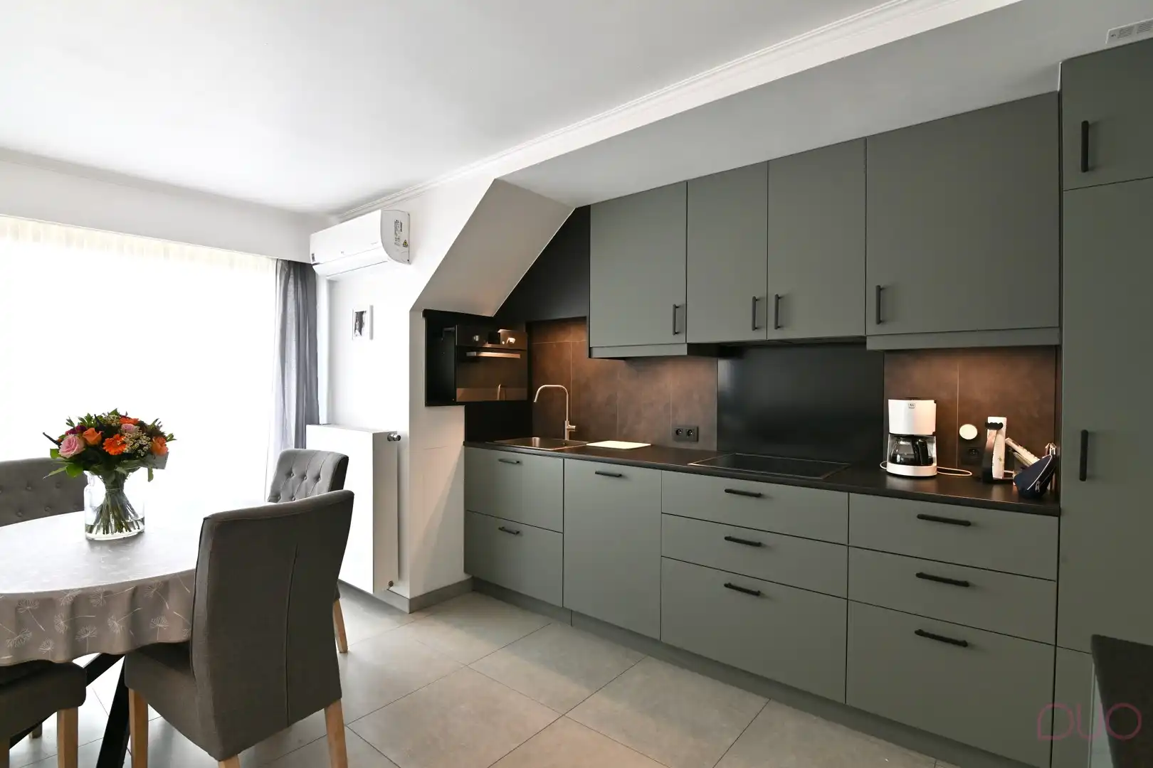 Charmant gerenoveerd 2-slaapkamerappartement met dubbel terras en garage – Centrum Sint-Truiden foto 8