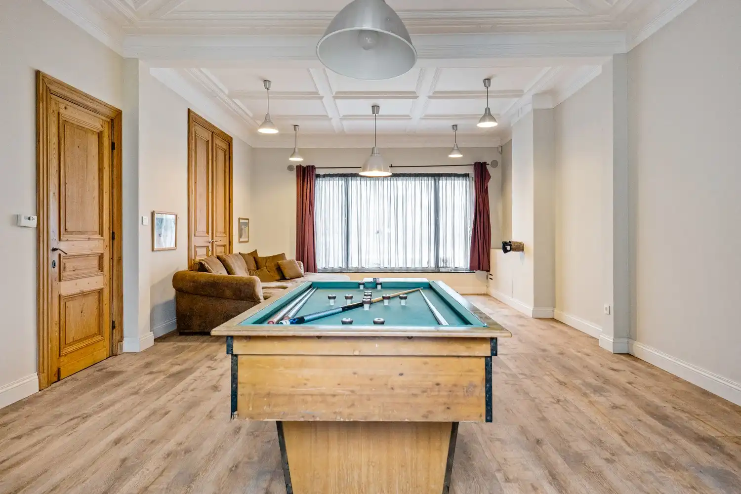 Zonevreemde woning met magazijn te Putte foto 8