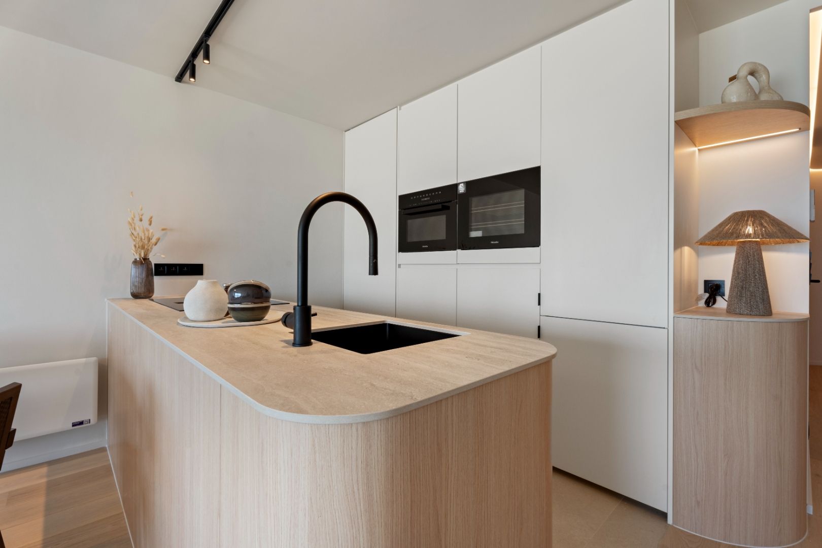 Exclusief gerenoveerd appartement met twee terrassen en zeezicht te Nieuwpoort foto 6