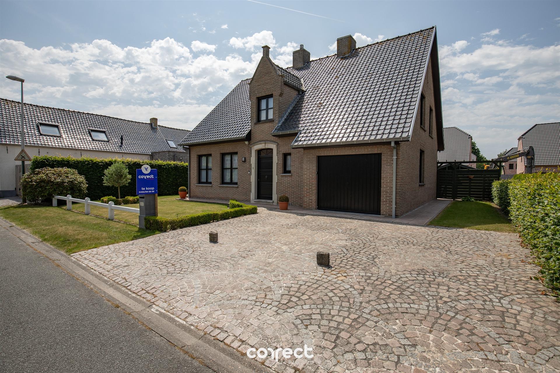 Hoofdfoto van de publicatie: Rustig gelegen open bebouwing met ruime tuin en 4 slaapkamers.
