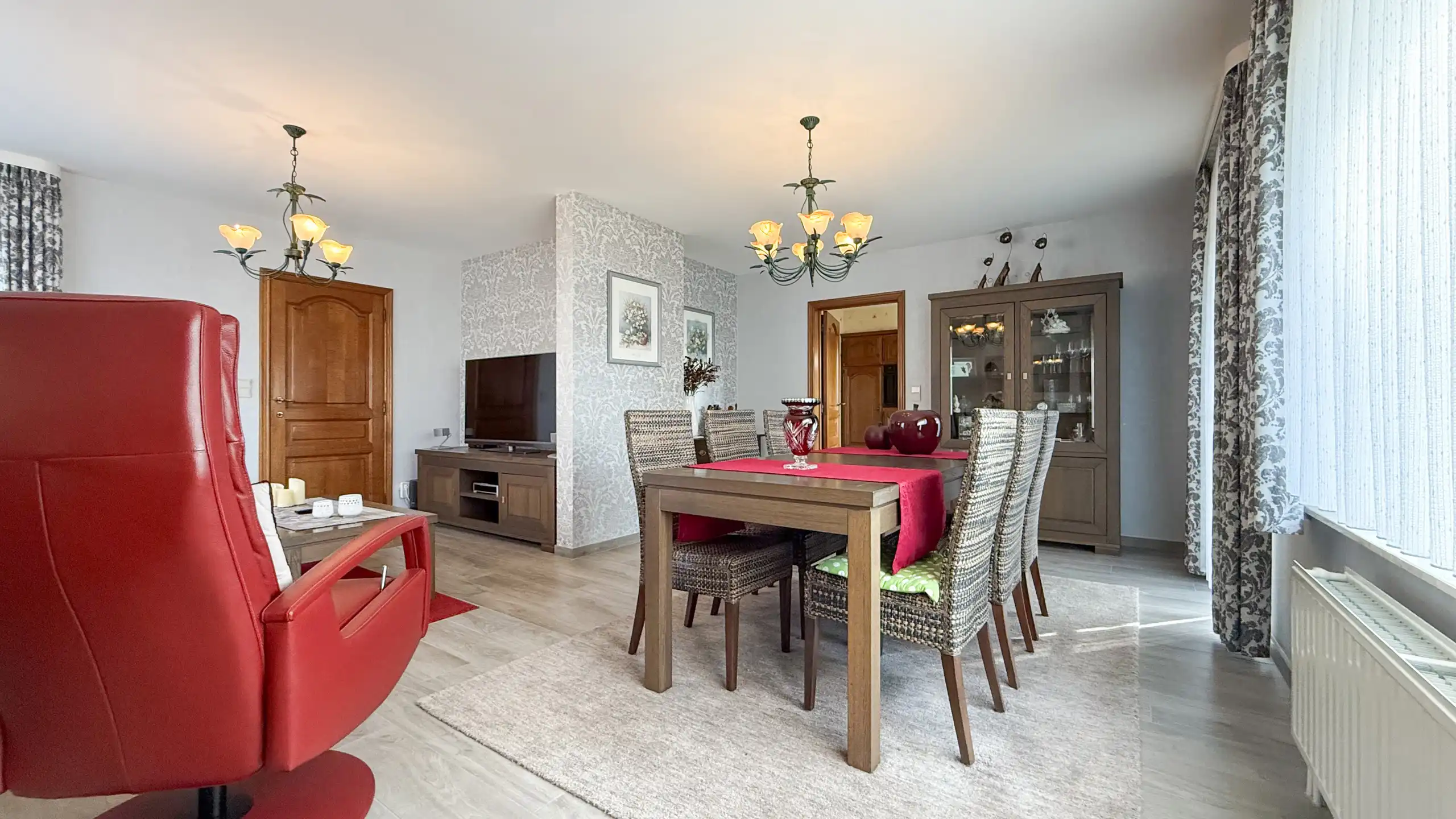 Instapklare woning met 3slpks, tuin, airco en zonnepanelen! foto 7