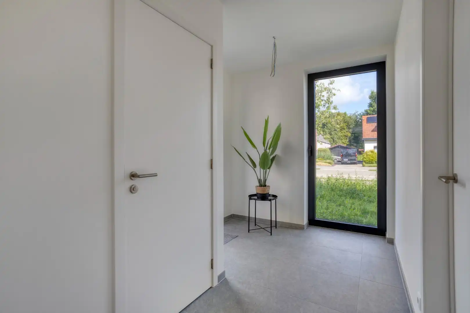 Instapklare nieuwbouw met 3 slpk en tuin foto 3