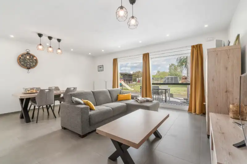 Mooie recente woning met 4 slaapkamers op 410m² foto 10