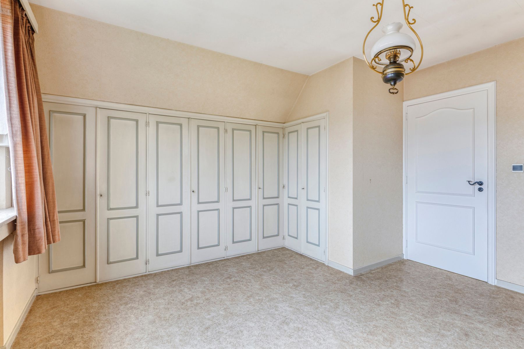 Residentieel gelegen villa met 4 slaapkamers en bureel foto 15