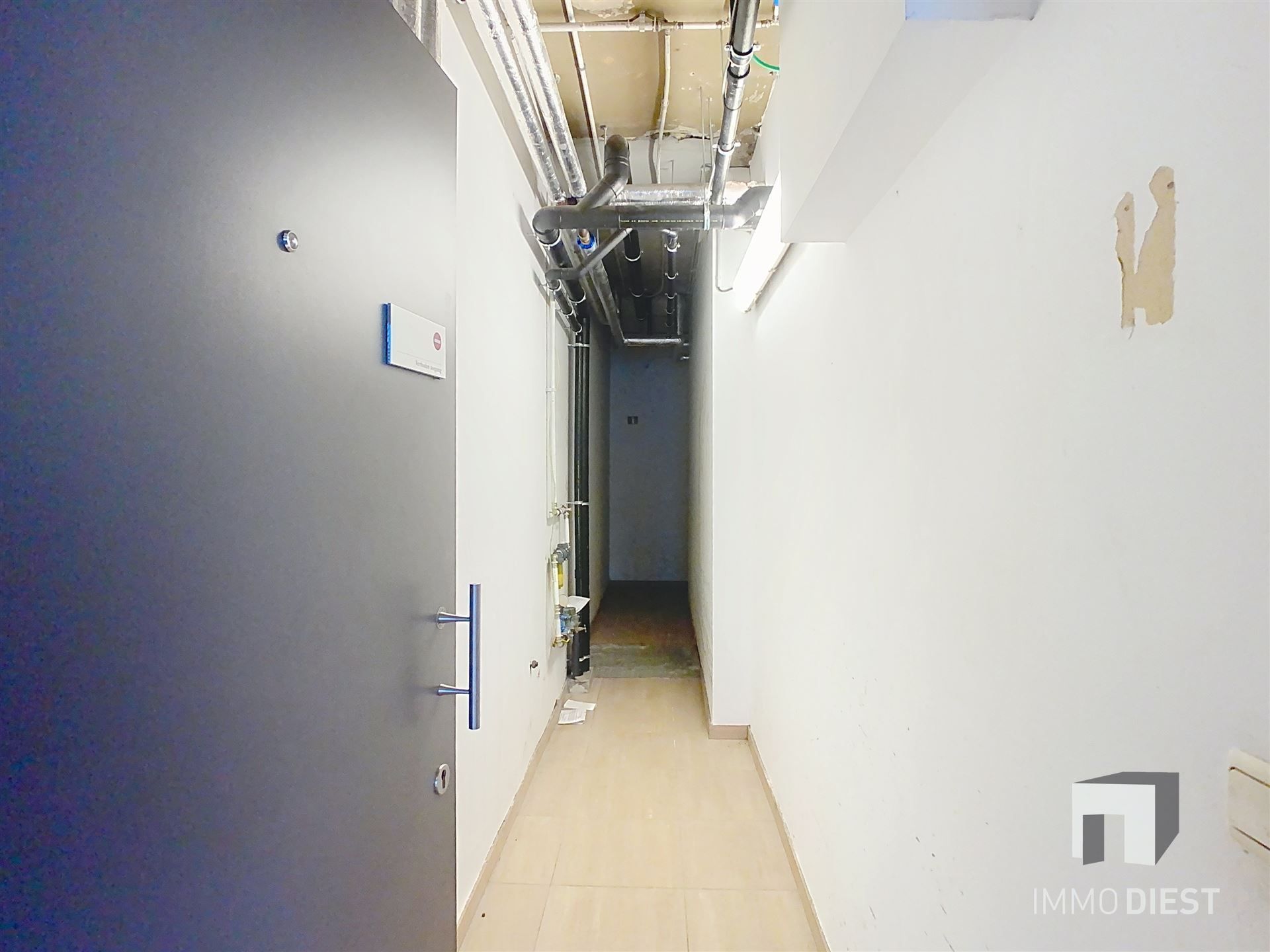 Kantoorgebouw met mogelijkheden foto 12