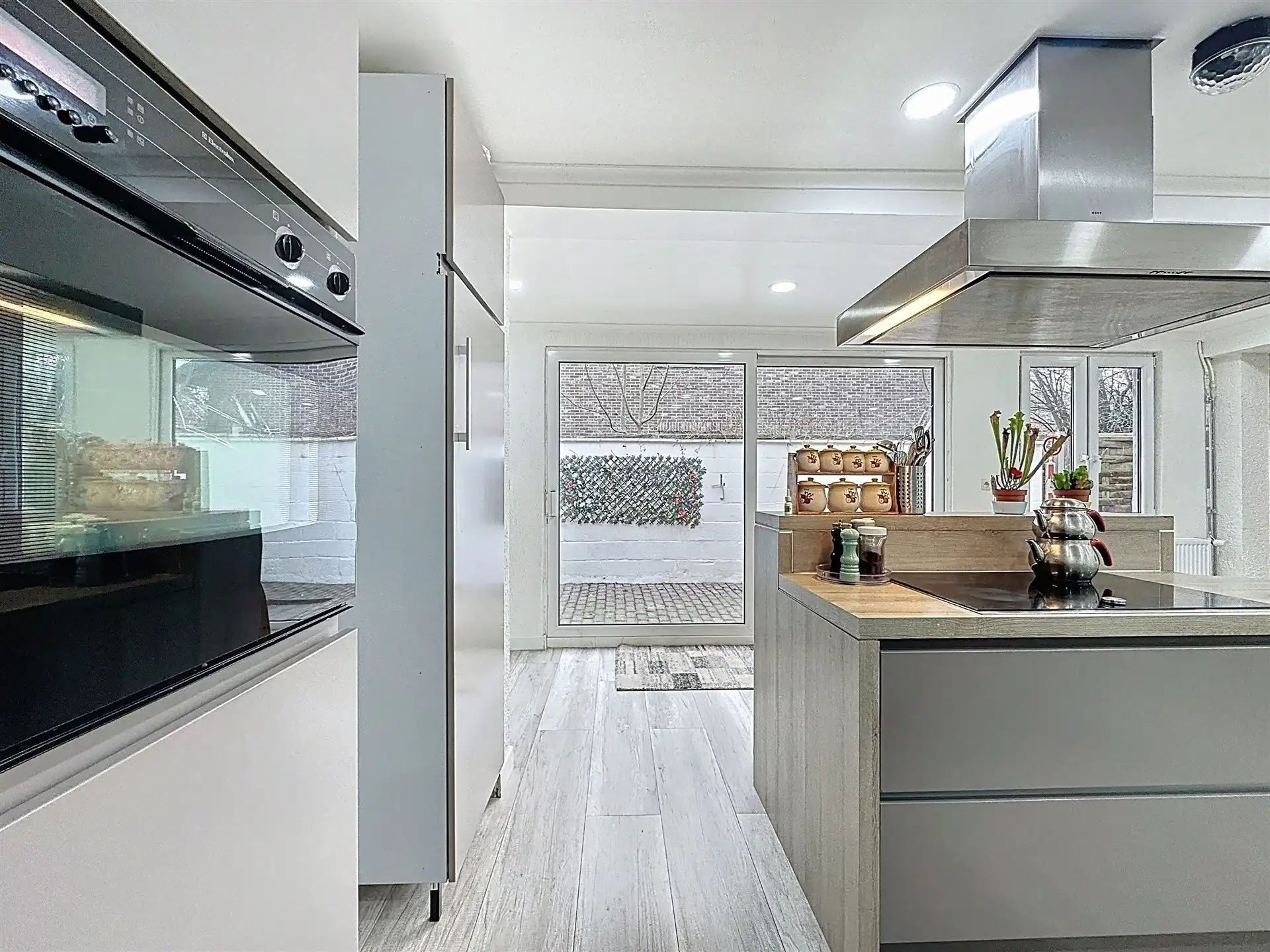 Ruime gezinswoning met 4 slaapkamers en 3 badkamers op perceel van 646m²! foto 4