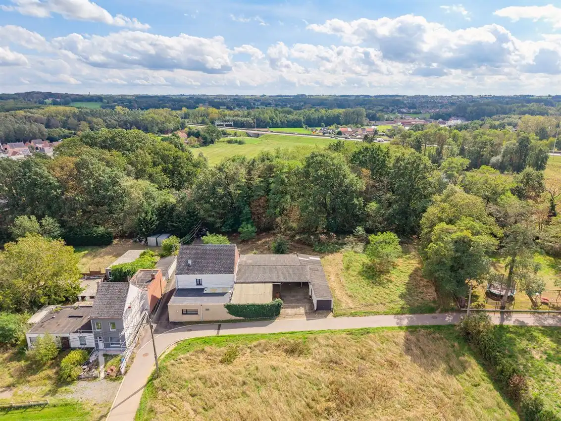 Te renoveren boerderij met 2 weides (45a en 21a) en ruime hangaar foto 26