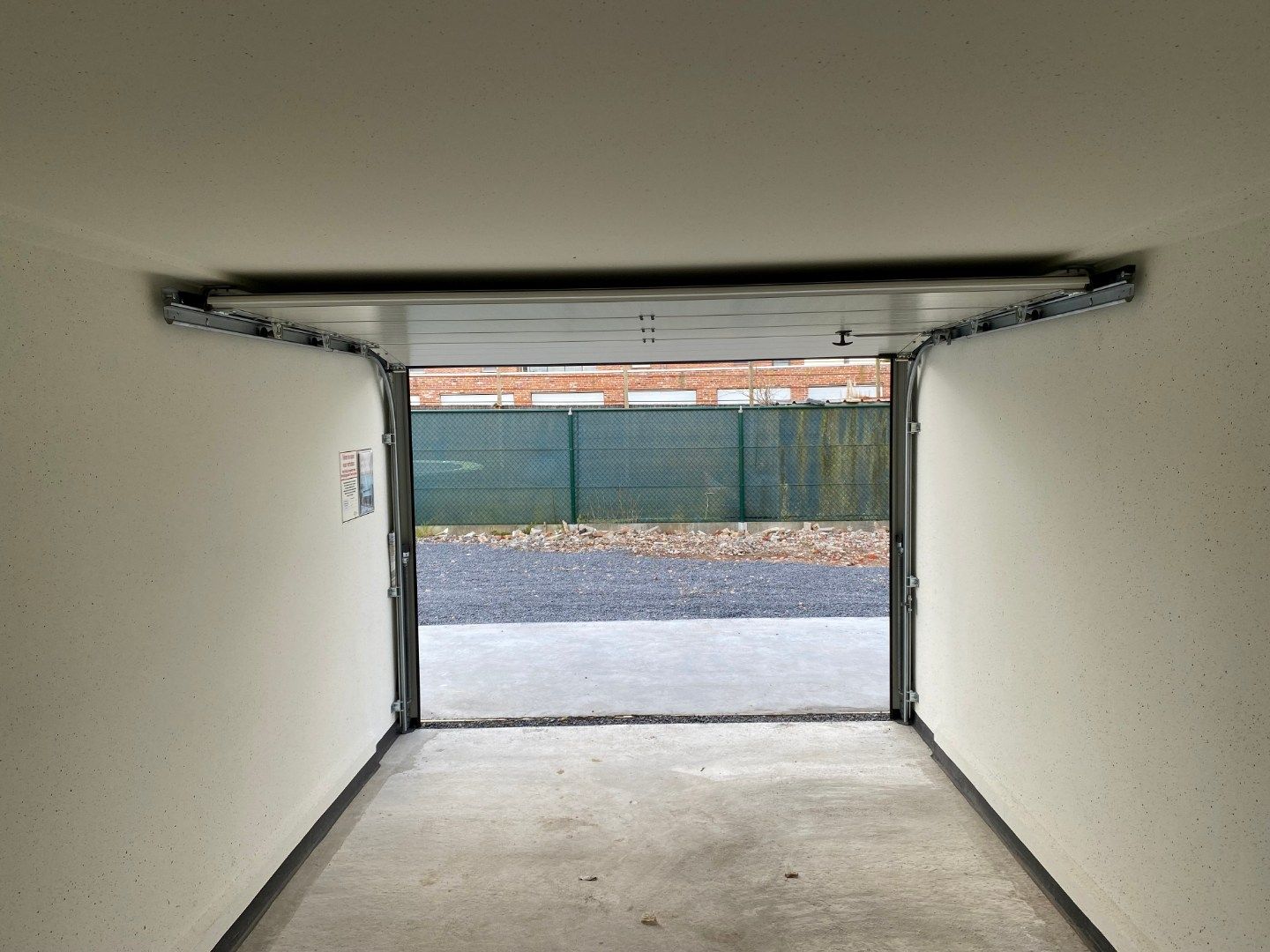 Garage met sectionaalpoort foto 3