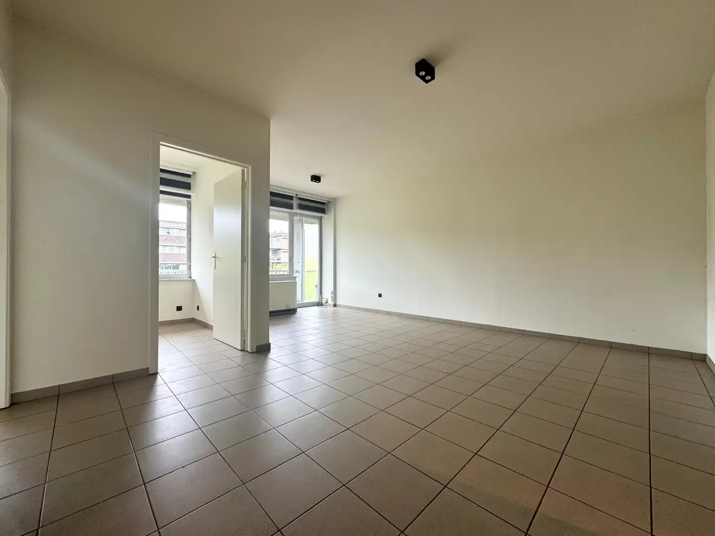 Appartement met 2 slaapkamers én garagebox te huur in Genk centrum! foto 5
