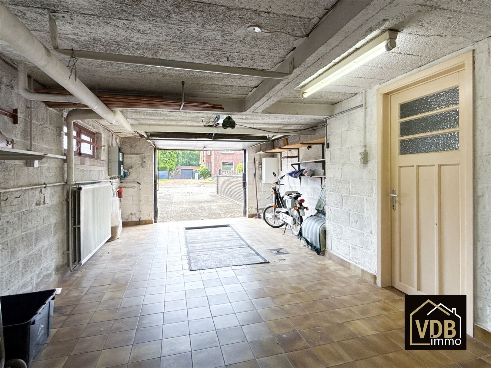 BUNGALOW -  WONING MET 3 SLAAPKAMERS EN 2 GARAGES foto 43