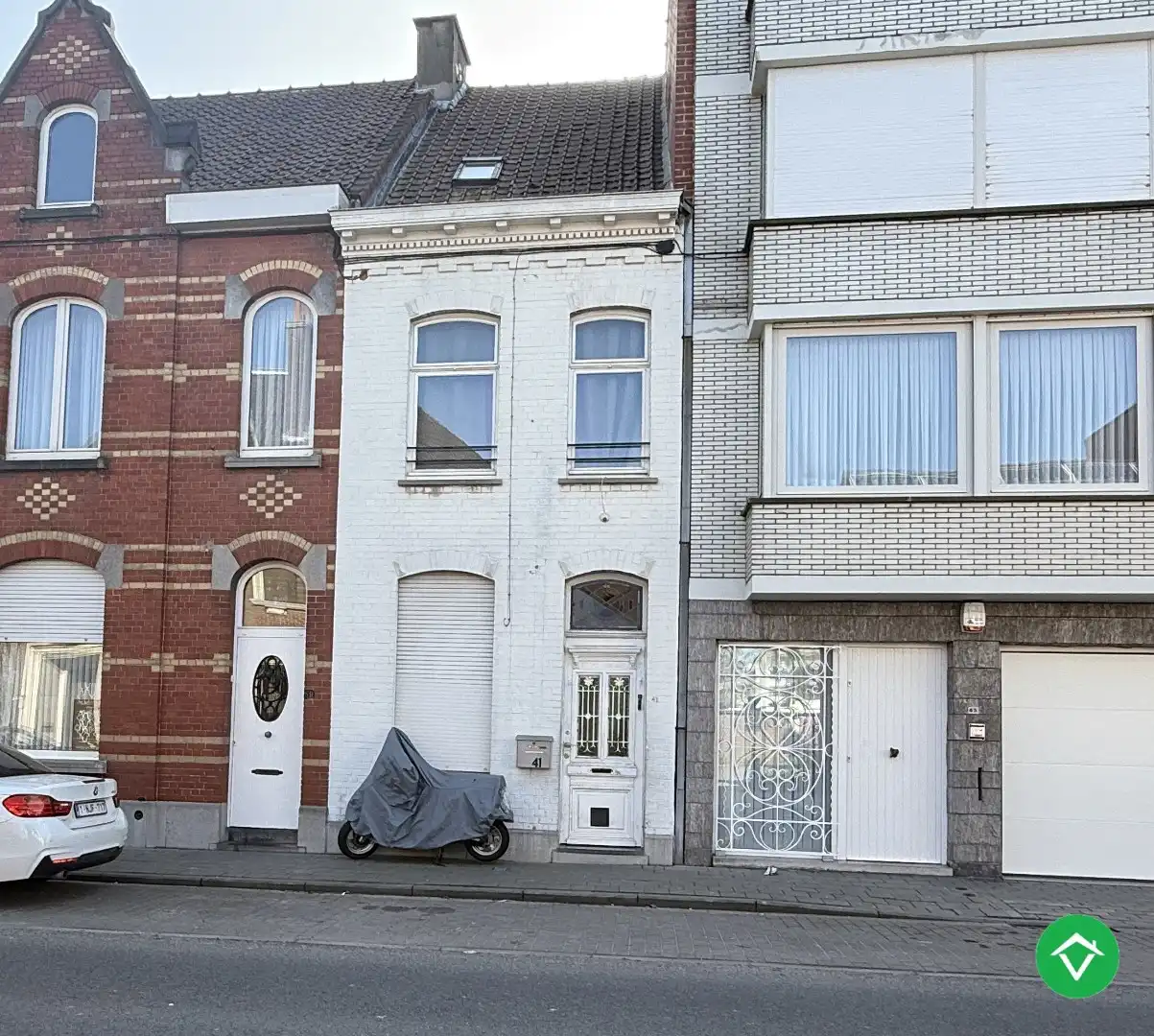 Rijwoning met 2 slaapkamers en koer te Roeselare foto {{pictureIndex}}