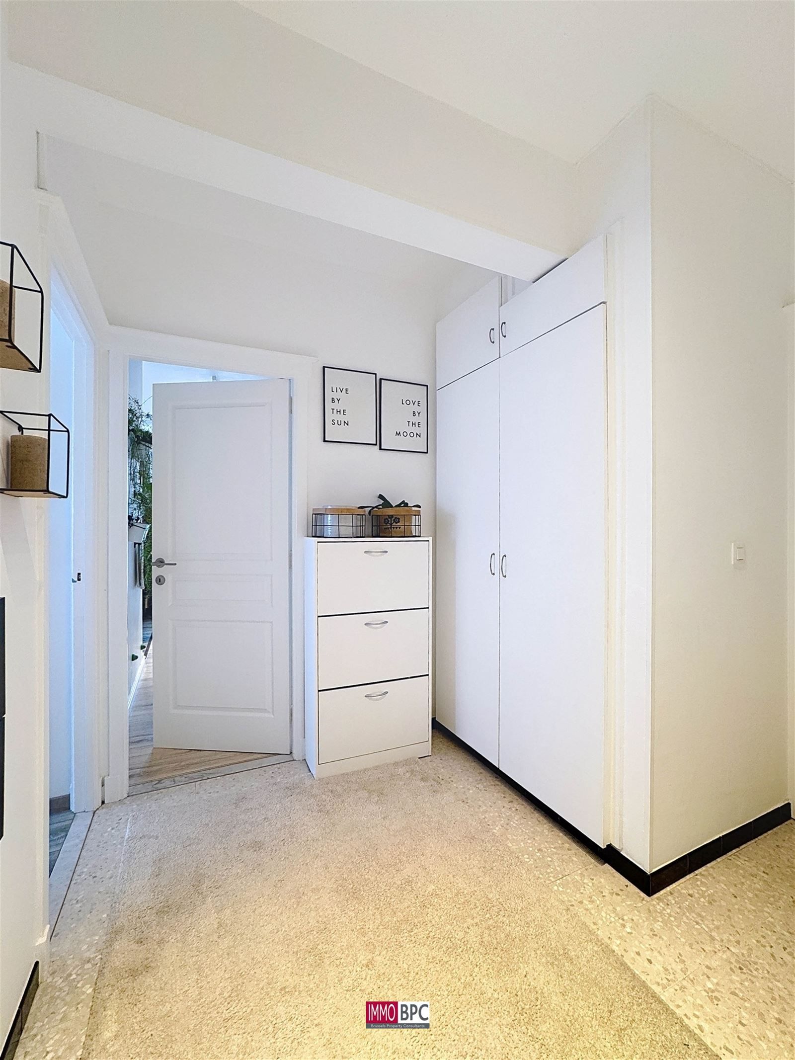 Charmant Twee-Slaapkamer Appartement in Jette foto 12