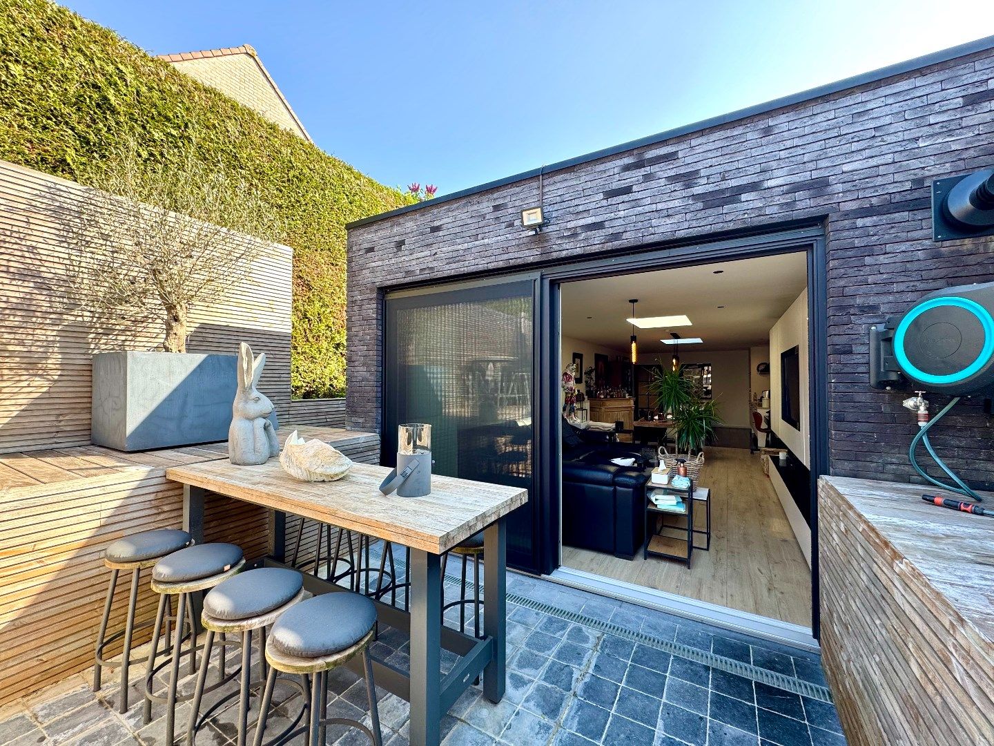 HALFOPEN WONING (bj 2021) MET 3 SLPKS, TUIN EN GARAGE IN HET CENTRUM foto 5