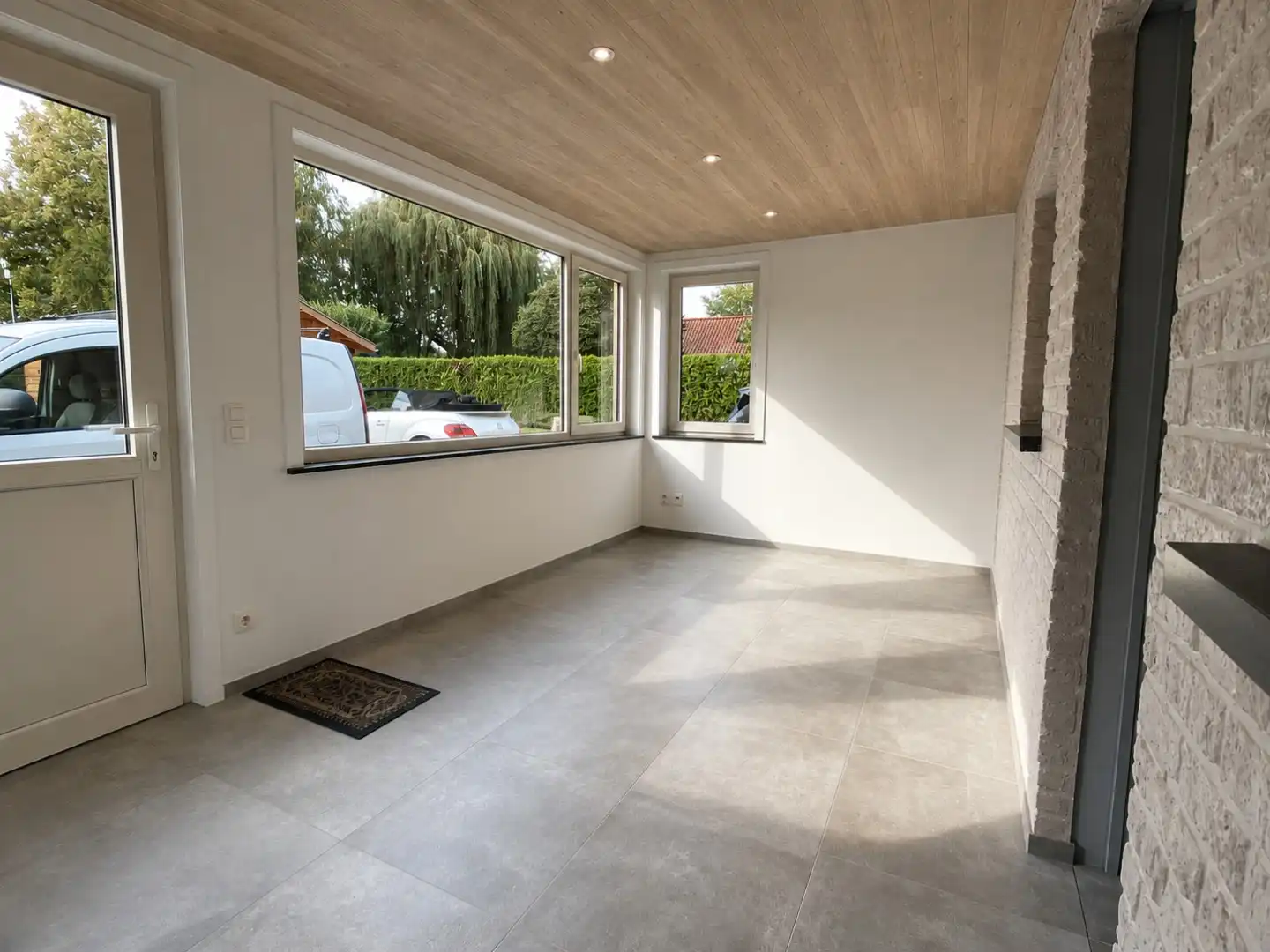 Gerenoveerde open bebouwing met drie slaapkamers, bureau en ruime tuin te huur in Merendree foto 8