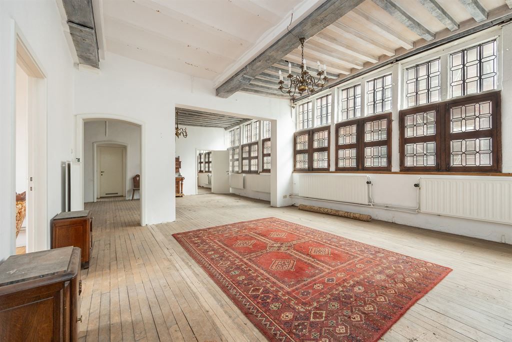  Uniek, karaktervol 14e eeuws gebouw in hartje centrum foto 23