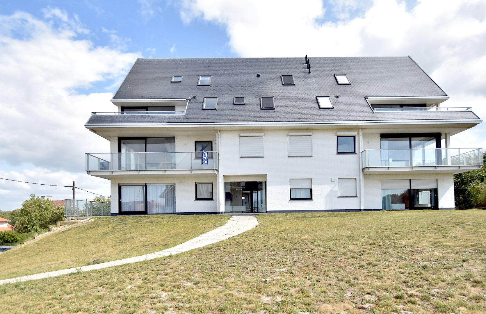 Lichtrijk appartement met adembenemend zicht op de duinen en de zee foto 5