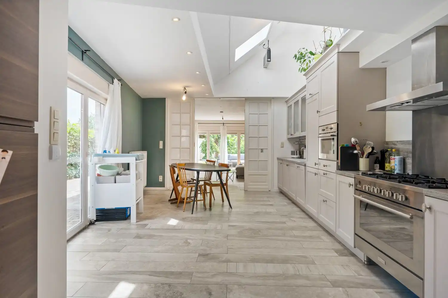 Recent gerenoveerde woning met 4 slaapkamers en ruime tuin foto 3
