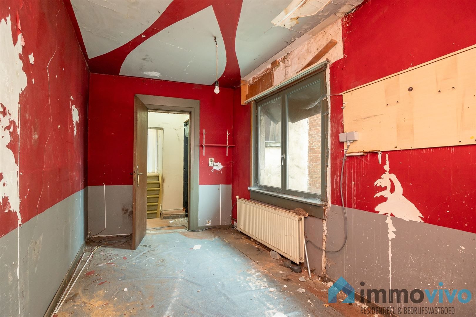 Ruime te renoveren gezinswoning met 4 slpk's en tuin foto 17