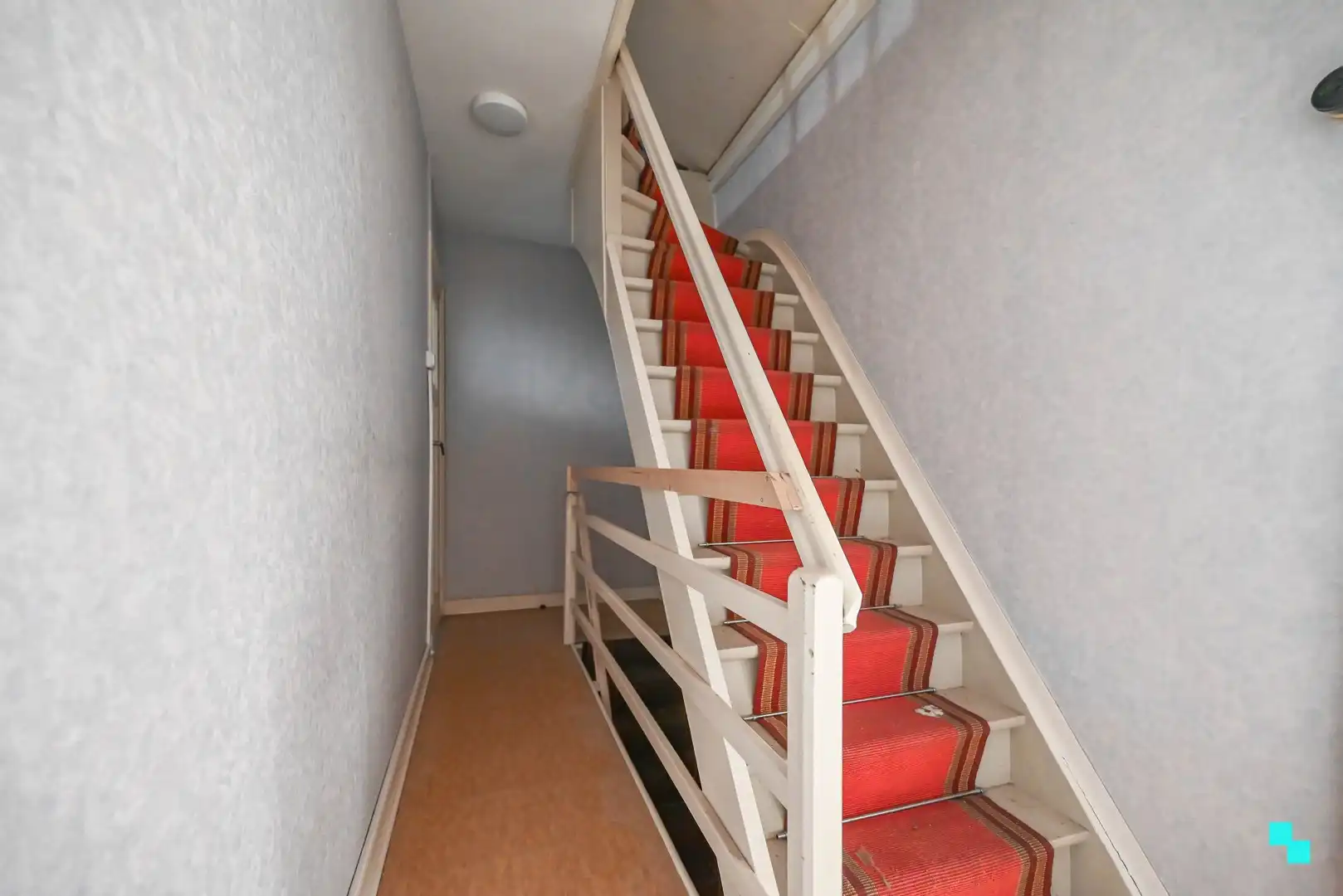 Verder op te frissen woning nabij centrum Izegem foto 16