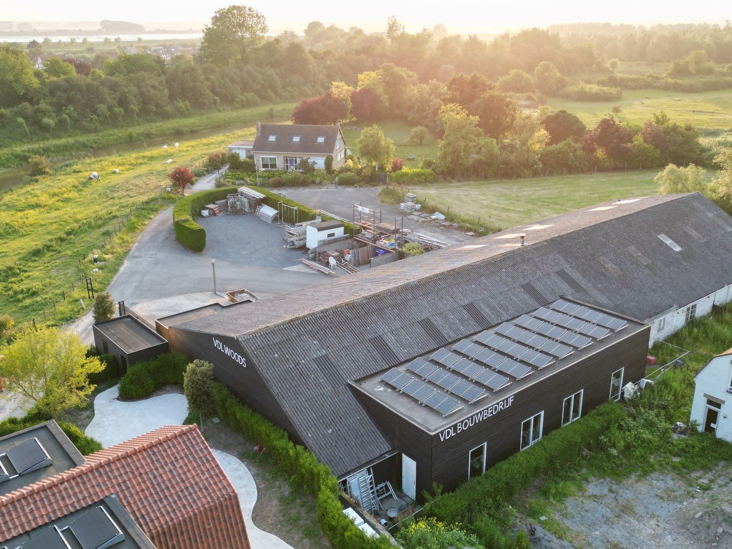 "Ruime hangar in Retranchement biedt talloze mogelijkheden voor industrieel gebruik" foto 4