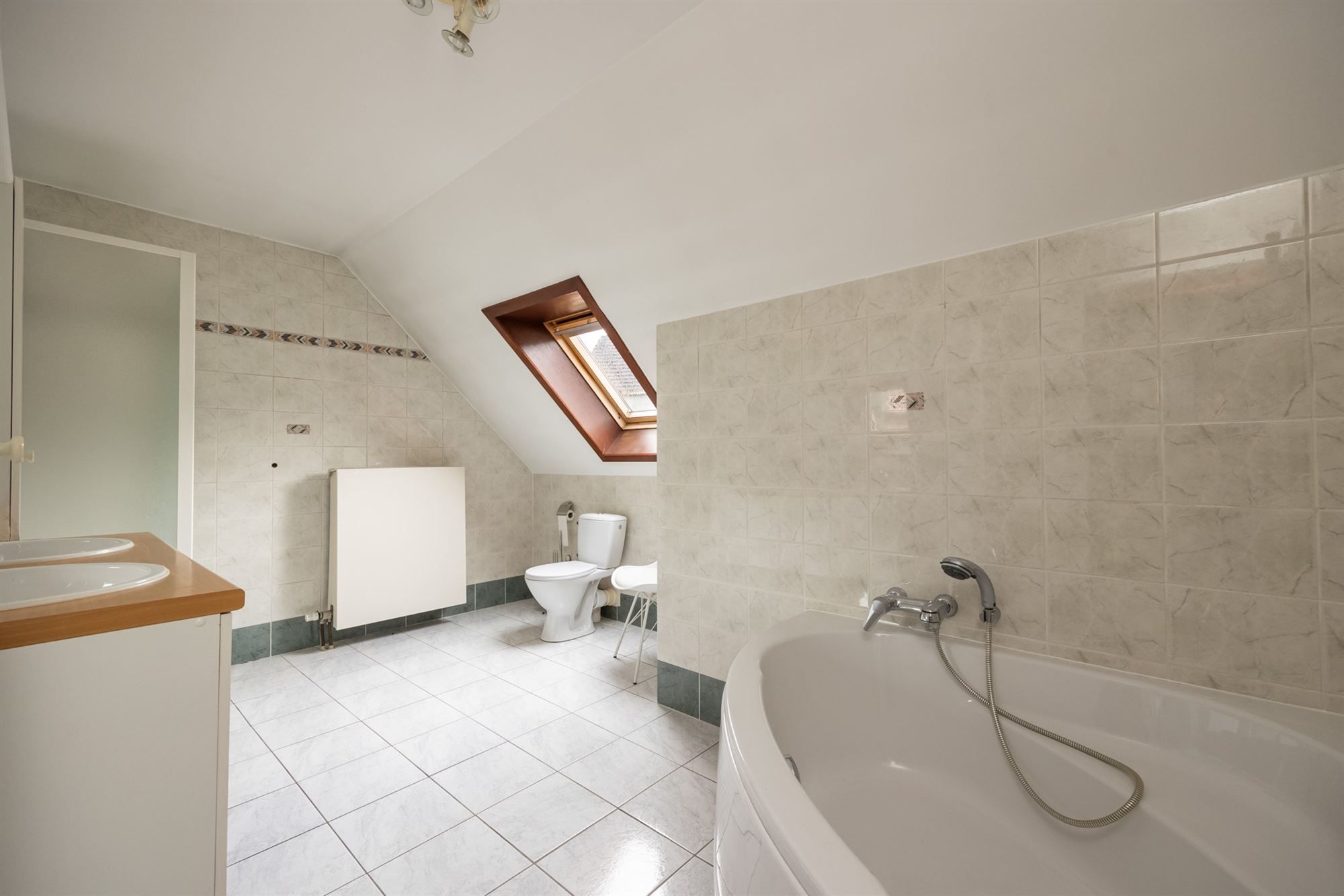 Vrijstaande woning met 4 slaapkamers en tuin foto 10