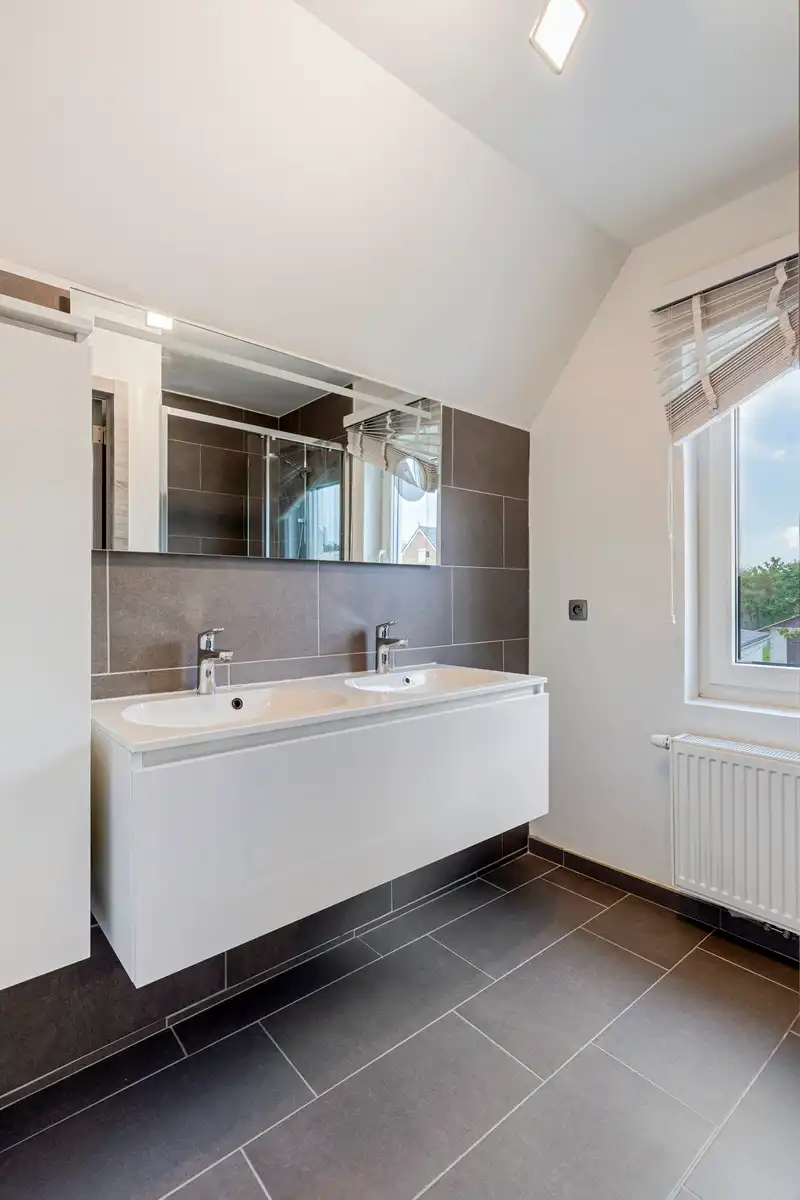Instapklare centrum-woning pal bij centrum Buggenhout  foto 20