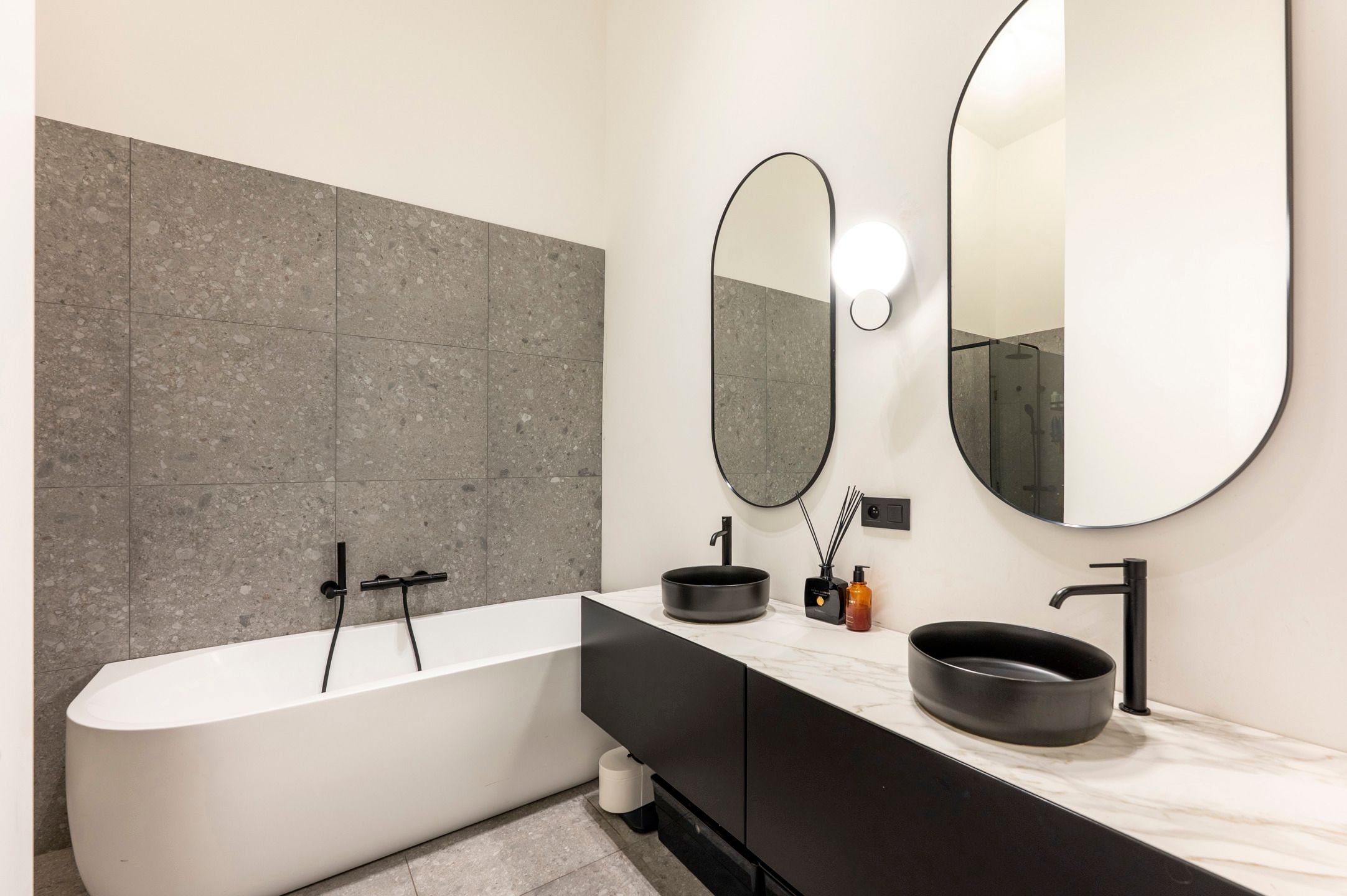 ANTWERPEN-EILANDJE - Ruime loft met terras foto 9