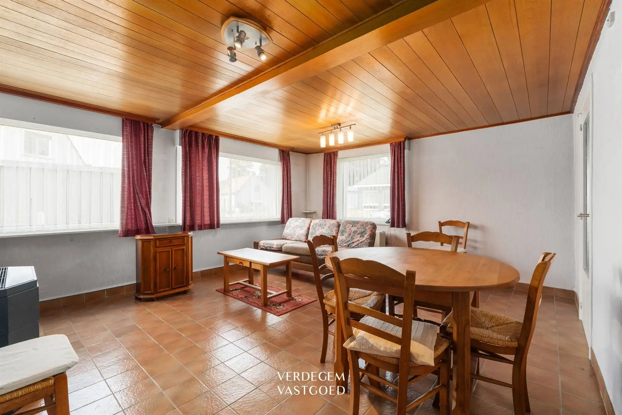 Halfopen woning op een terrein van 787m², te renoveren foto 4
